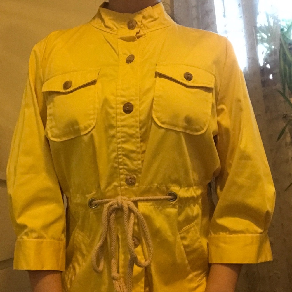 yellow jacket 💛 - Picture 4 of 7